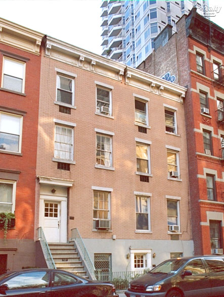208 East 32nd Street apartments