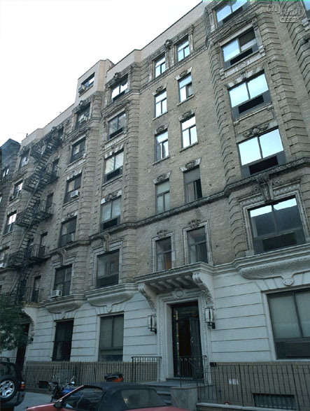 221 East 33rd Street apartments
