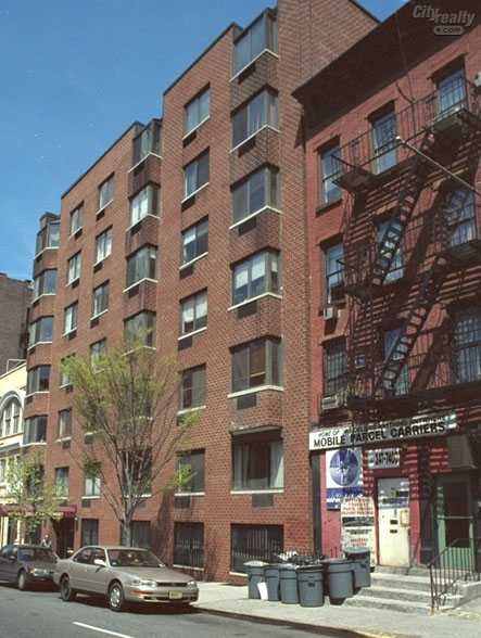 Lloyd 54 - 445 West 54th Street apartments