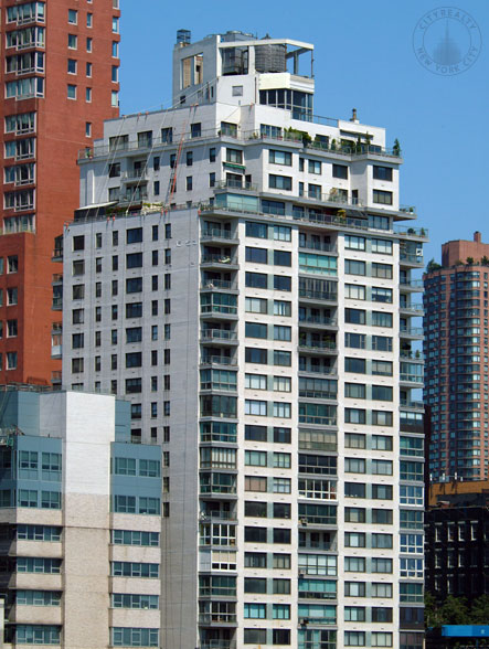 The Edgewater - 530 East 72nd Street apartments
