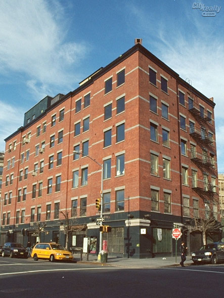 652 Hudson Street apartments