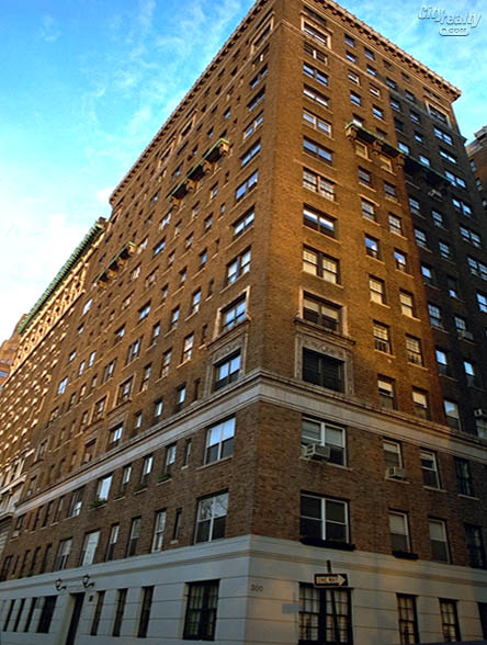 300 Riverside Drive apartments